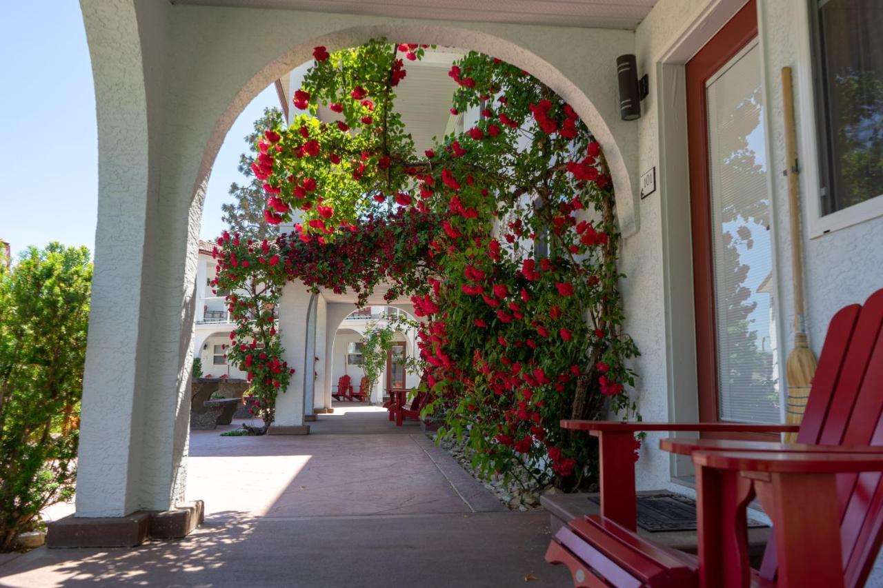 Sandy Beach Suites Osoyoos Extérieur photo